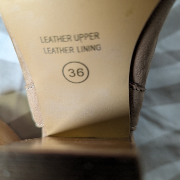 Le Chateau Leather Chunky Heel sandals - Picture 4 of 4